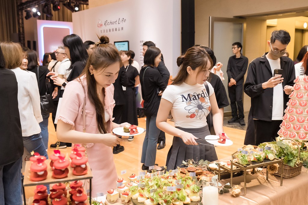 [活動攝影]台新銀行 玫瑰卡、太陽卡上市記者會-最專業的團隊完成每場完美活動攝影，拍的不只好更要快! #尾牙攝影