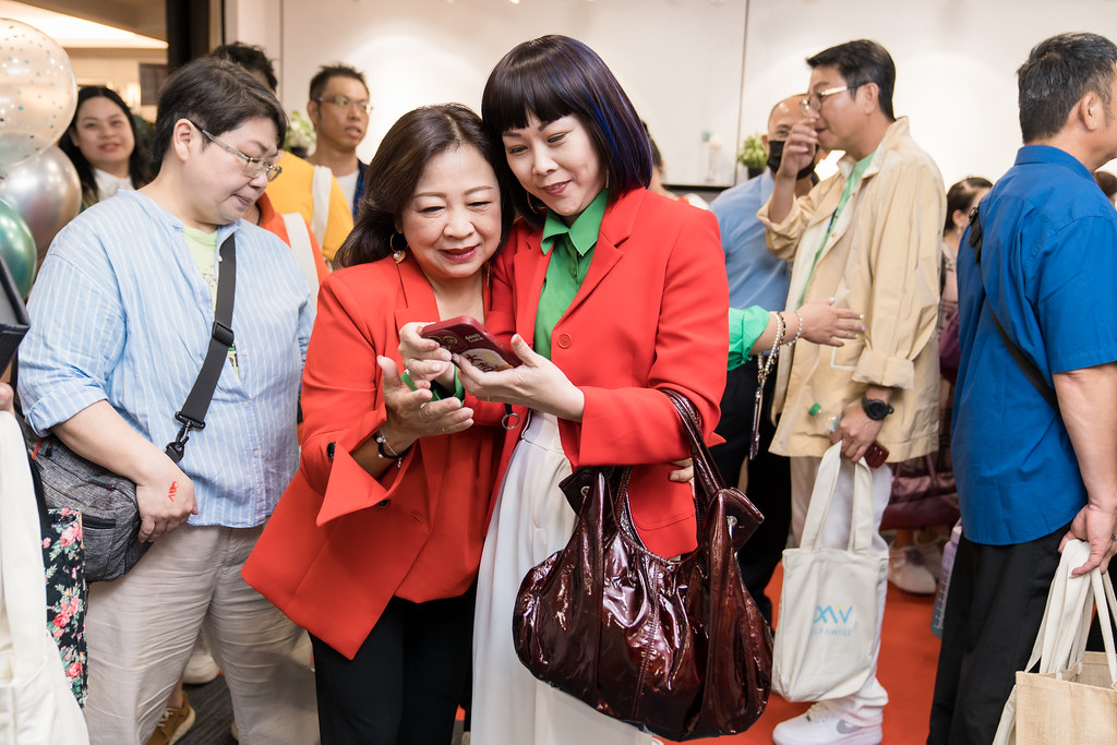 [活動攝影]愛樂唯台中辦公室啟用-最專業的團隊完成每場完美活動攝影，拍的不只好更要快! #尾牙攝影