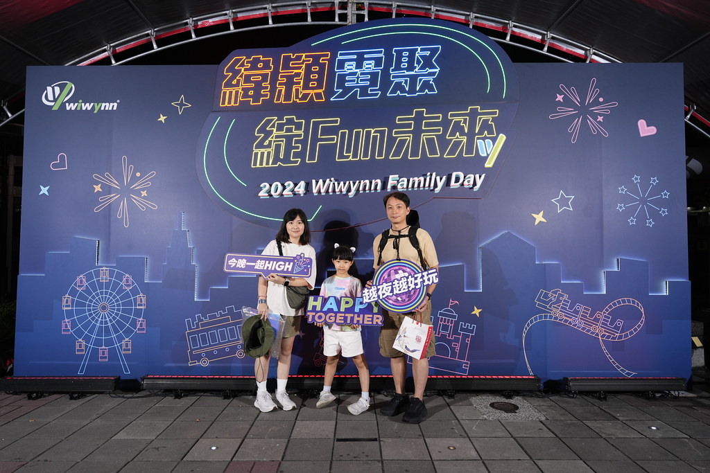 [即拍即印]緯穎霓聚綻FUN未來-最專業的團隊完成每場完美活動攝影，拍的不只好更要快! #尾牙攝影