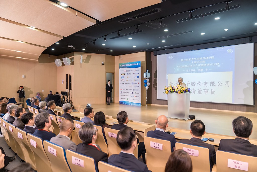 [活動攝影]臺北大學電機資訊學院20週年院慶-最專業的團隊完成每場完美活動攝影，拍的不只好更要快! #活動拍立得