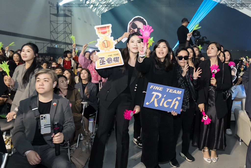 [活動攝影]閃耀2024力曼光典-最專業的團隊完成每場完美活動攝影，拍的不只好更要快! #尾牙攝影