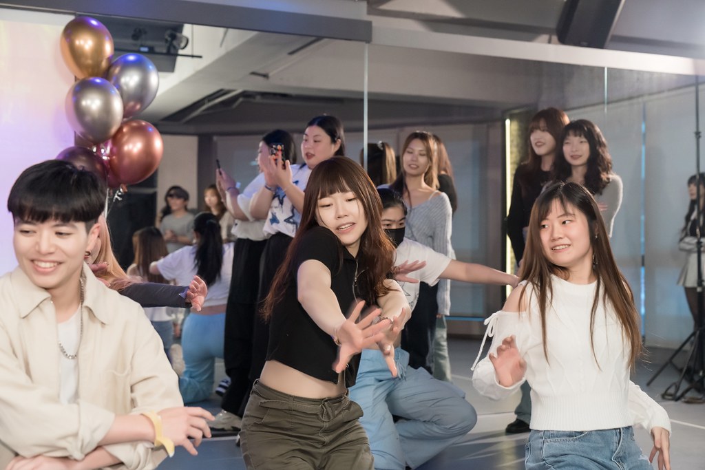 [活動攝影]FIRST PLACE Random Dance-最專業的團隊完成每場完美活動攝影，拍的不只好更要快! #即拍即印