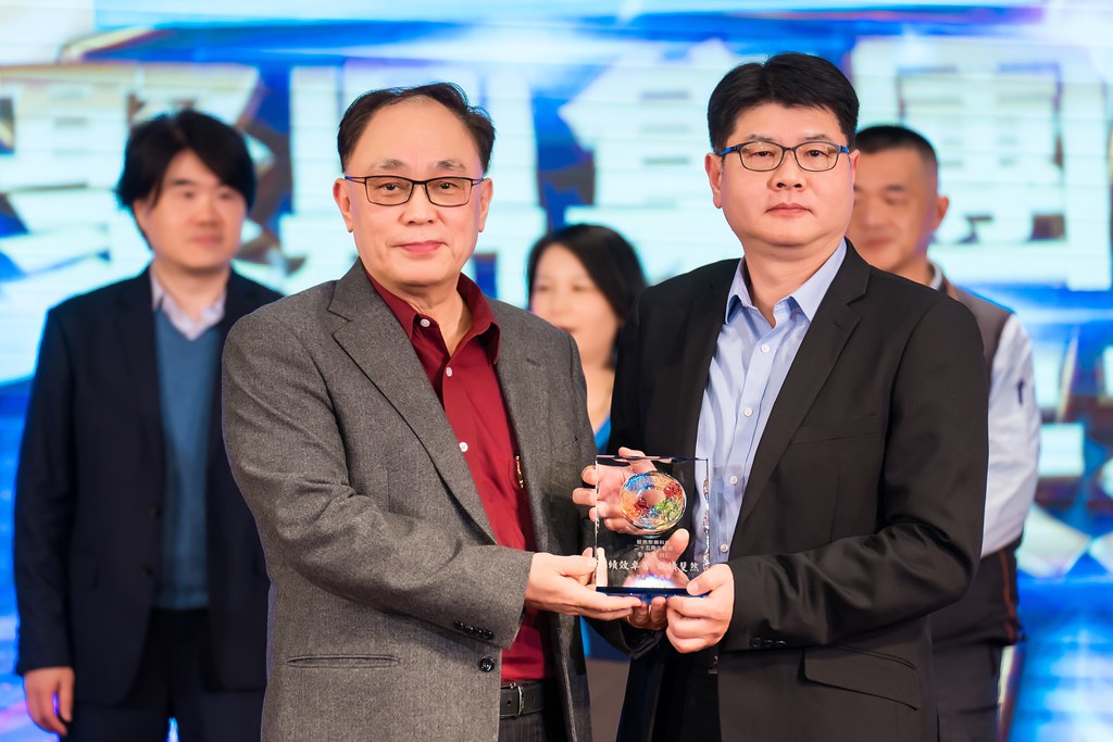 [活動攝影]聚鼎集團2025尾牙饗宴-最專業的團隊完成每場完美活動攝影，拍的不只好更要快! #即拍即印
