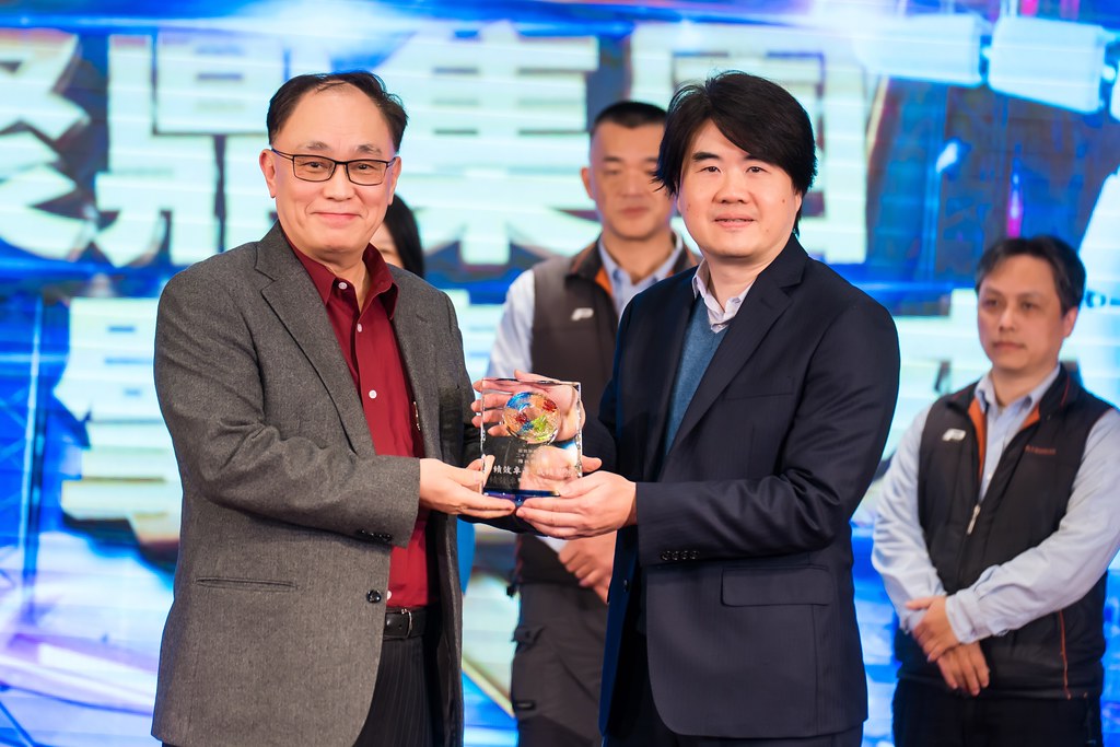[活動攝影]聚鼎集團2025尾牙饗宴-最專業的團隊完成每場完美活動攝影，拍的不只好更要快! #即拍即印