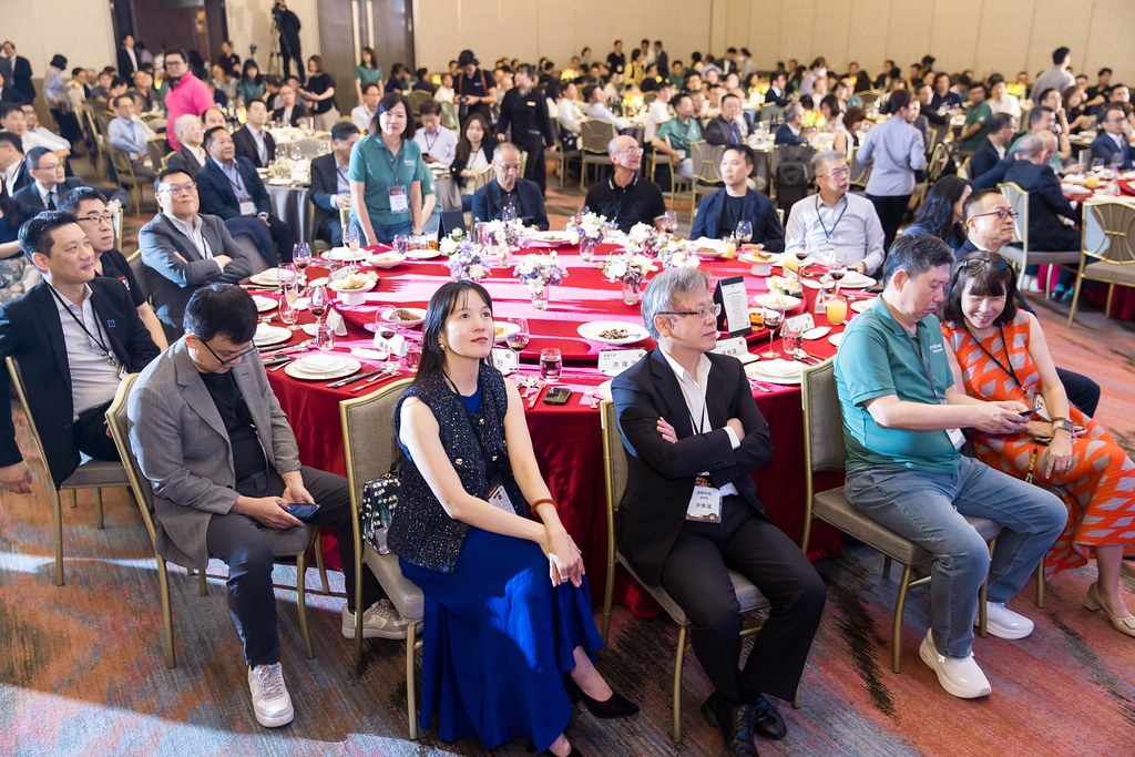 [活動攝影]零壹45周年集團感恩晚宴-最專業的團隊完成每場完美活動攝影，拍的不只好更要快! #即拍即印