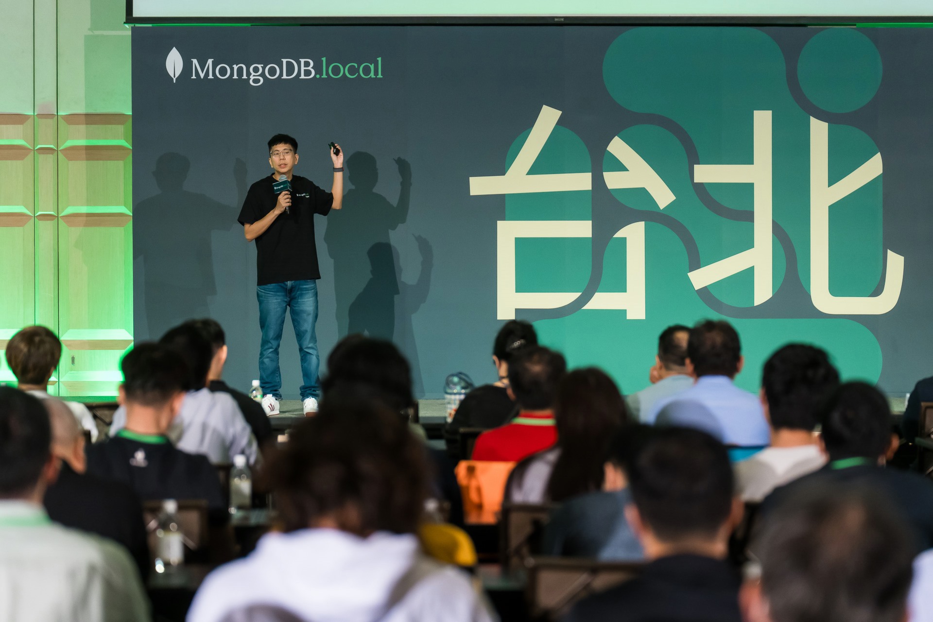[雲端攝影]MongoDB.local 2025台北場-最專業的團隊完成每場完美活動攝影，拍的不只好更要快! #