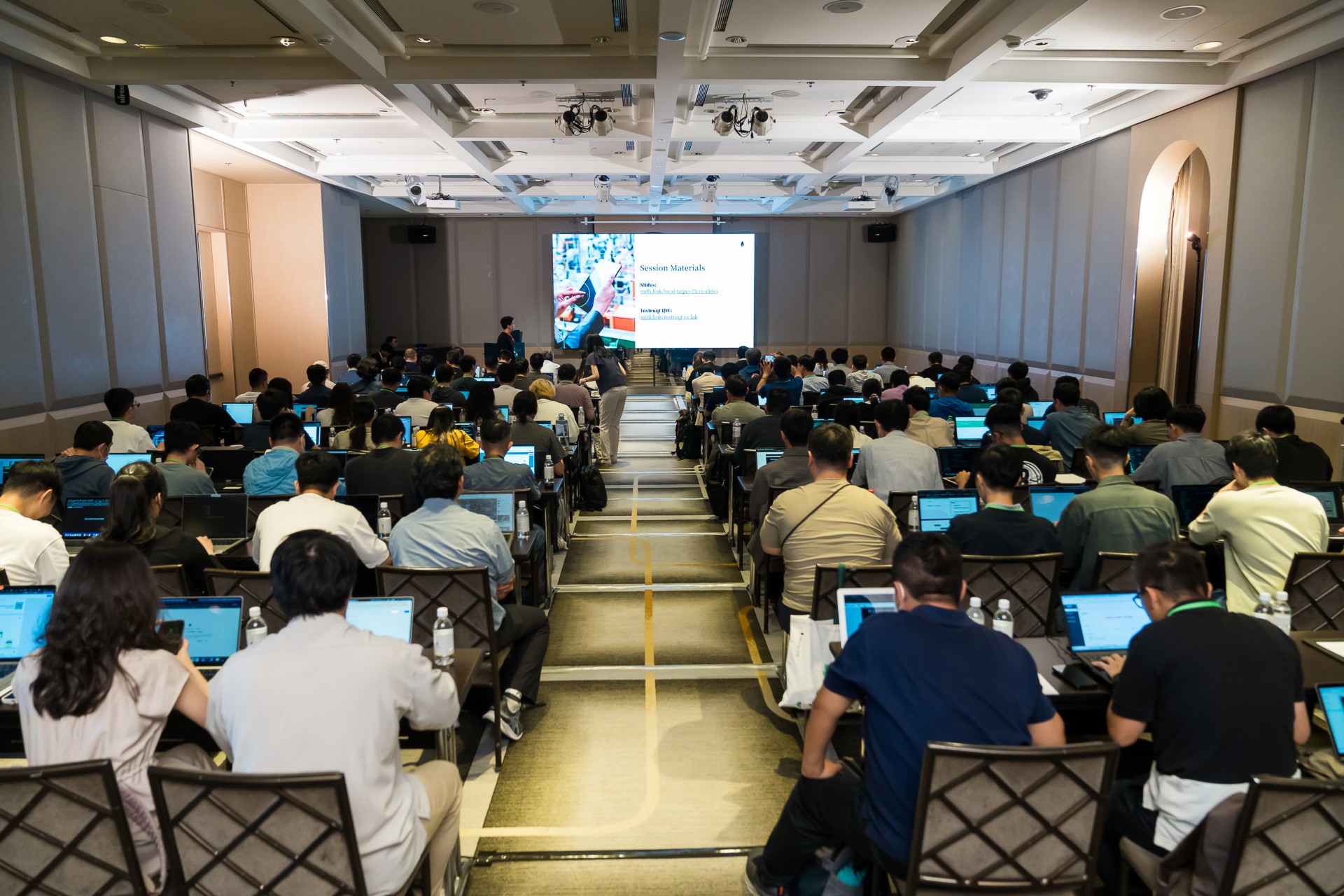 [雲端攝影]MongoDB.local 2025台北場-最專業的團隊完成每場完美活動攝影，拍的不只好更要快! #