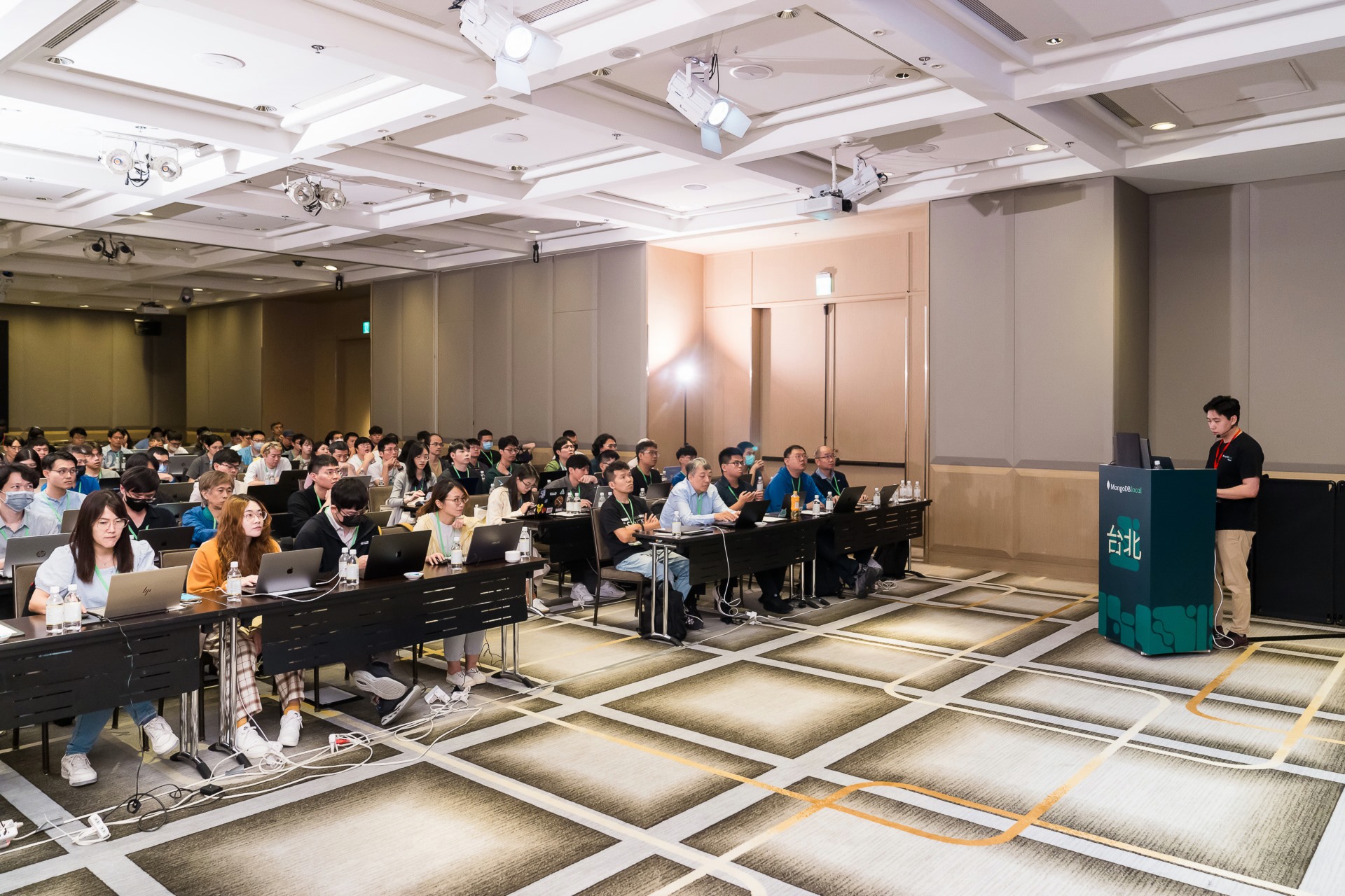 [雲端攝影]MongoDB.local 2025台北場-最專業的團隊完成每場完美活動攝影，拍的不只好更要快! #