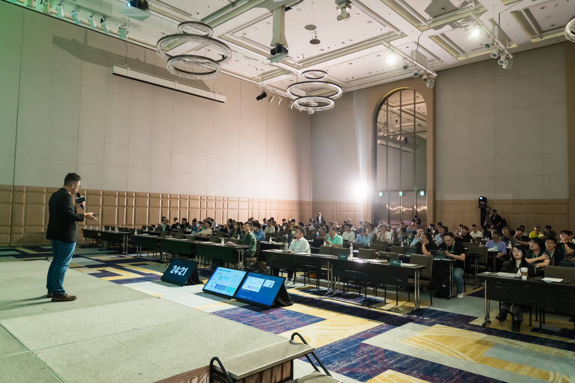[雲端攝影]MongoDB.local 2025台北場-最專業的團隊完成每場完美活動攝影，拍的不只好更要快! #