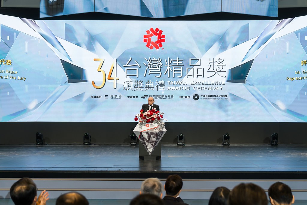 [雲端攝影]34屆台灣精品獎 頒獎典禮-最專業的團隊完成每場完美活動攝影，拍的不只好更要快! #尾牙攝影