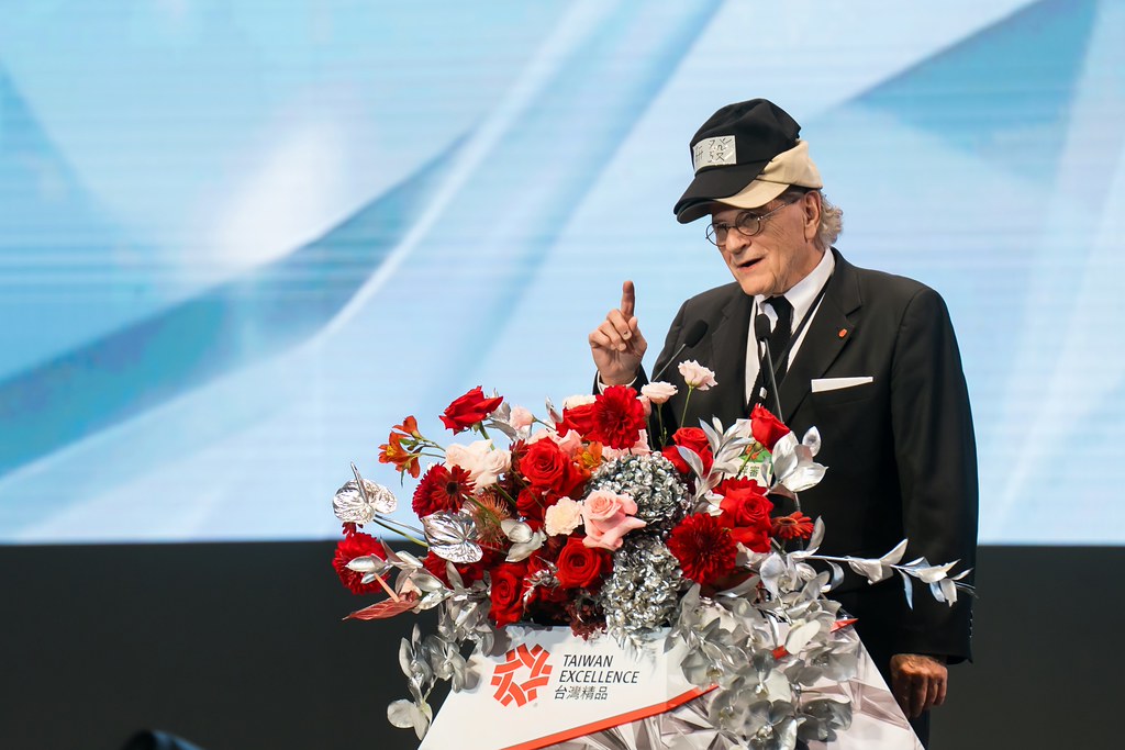 [雲端攝影]34屆台灣精品獎 頒獎典禮-最專業的團隊完成每場完美活動攝影，拍的不只好更要快! #即拍即印