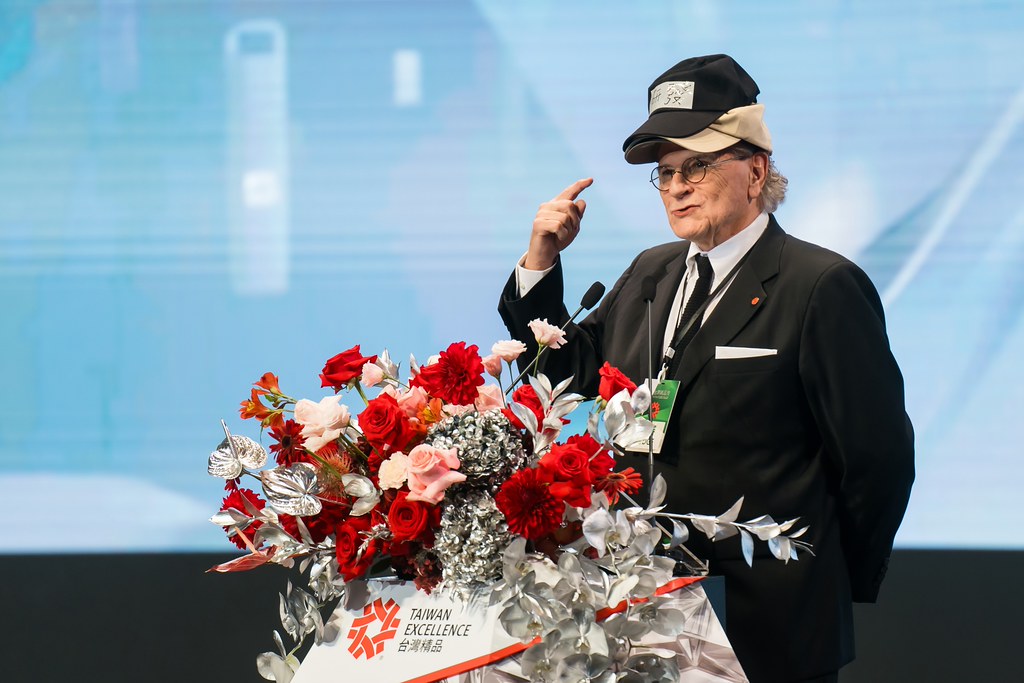 [雲端攝影]34屆台灣精品獎 頒獎典禮-最專業的團隊完成每場完美活動攝影，拍的不只好更要快! #即拍即印