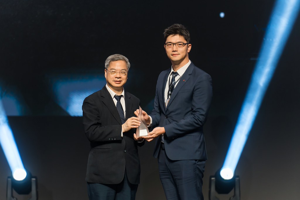 [雲端攝影]34屆台灣精品獎 頒獎典禮-最專業的團隊完成每場完美活動攝影，拍的不只好更要快! #即時攝影