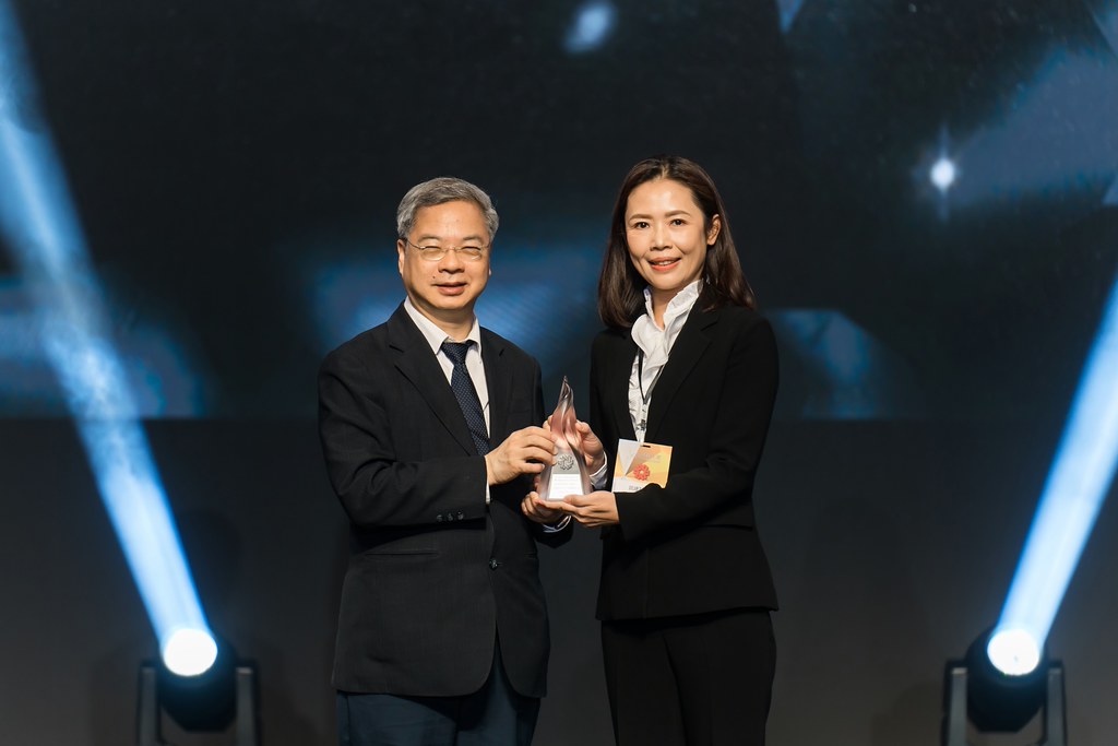 [雲端攝影]34屆台灣精品獎 頒獎典禮-最專業的團隊完成每場完美活動攝影，拍的不只好更要快! #尾牙攝影