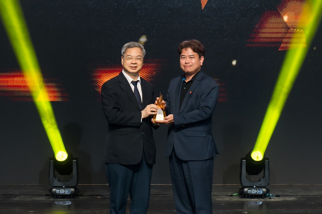 [雲端攝影]34屆台灣精品獎 頒獎典禮-最專業的團隊完成每場完美活動攝影，拍的不只好更要快! #即時攝影