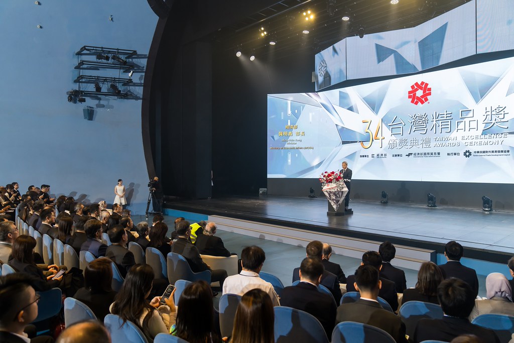 [雲端攝影]34屆台灣精品獎 頒獎典禮-最專業的團隊完成每場完美活動攝影，拍的不只好更要快! #活動拍立得