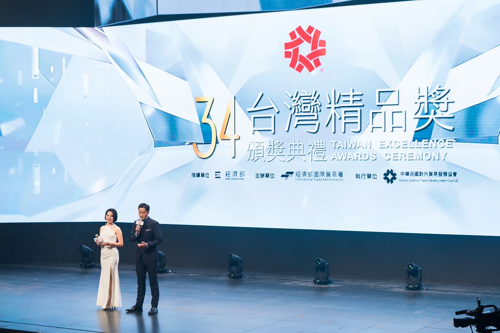 [雲端攝影]34屆台灣精品獎 頒獎典禮-最專業的團隊完成每場完美活動攝影，拍的不只好更要快! #活動攝影