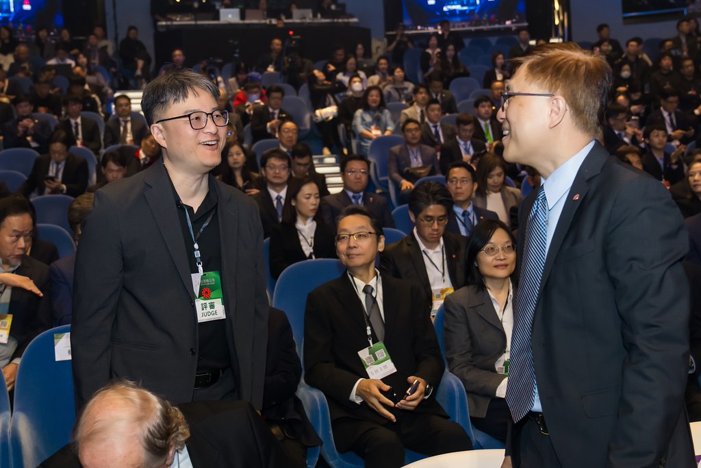 [雲端攝影]34屆台灣精品獎 頒獎典禮-最專業的團隊完成每場完美活動攝影，拍的不只好更要快! #即拍即印