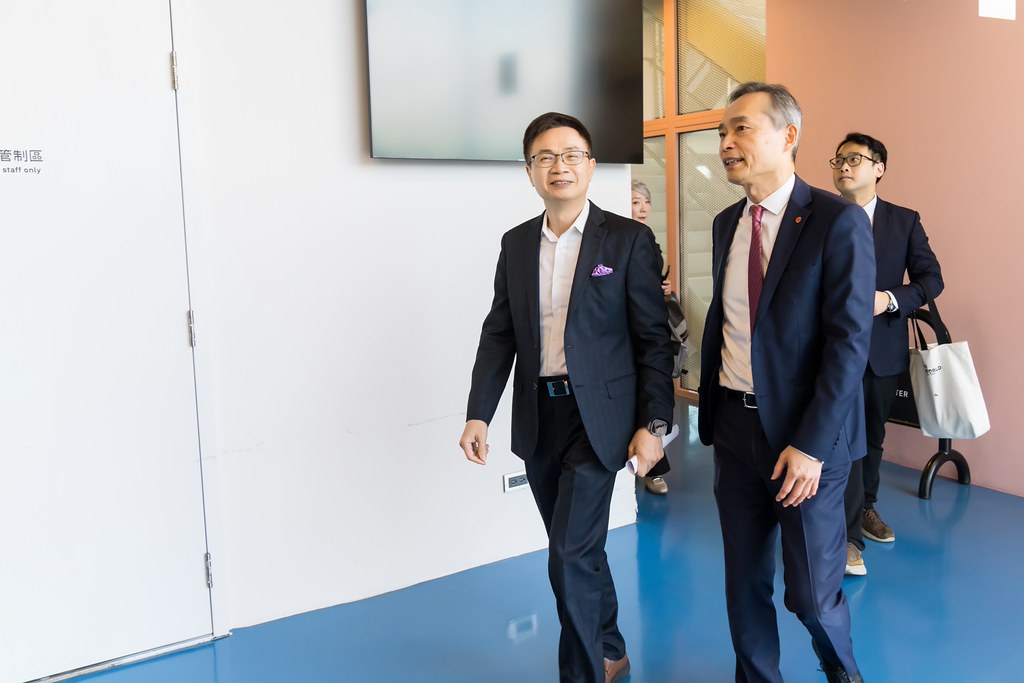 [雲端攝影]34屆台灣精品獎 頒獎典禮-最專業的團隊完成每場完美活動攝影，拍的不只好更要快! #即時攝影