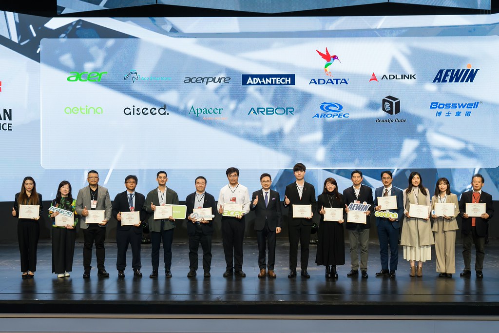 [雲端攝影]34屆台灣精品獎 頒獎典禮-最專業的團隊完成每場完美活動攝影，拍的不只好更要快! #即拍即印