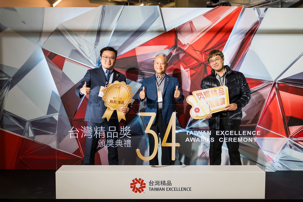 [雲端攝影]34屆台灣精品獎 頒獎典禮-最專業的團隊完成每場完美活動攝影，拍的不只好更要快! #即拍即印