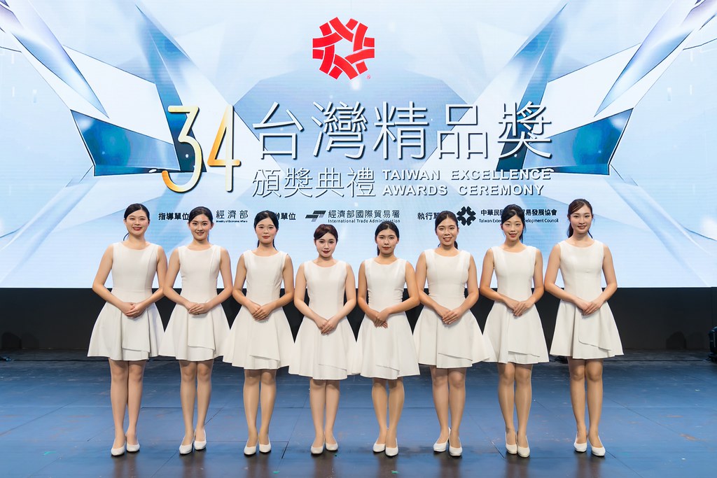 [雲端攝影]34屆台灣精品獎 頒獎典禮-最專業的團隊完成每場完美活動攝影，拍的不只好更要快! #即拍即印