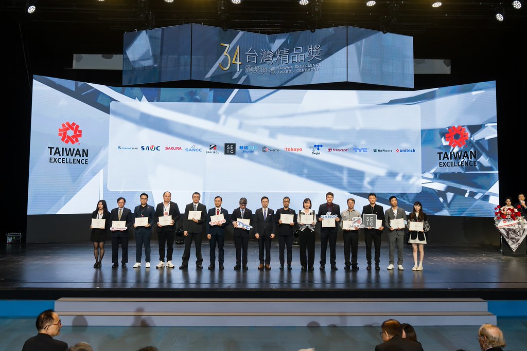 [雲端攝影]34屆台灣精品獎 頒獎典禮-最專業的團隊完成每場完美活動攝影，拍的不只好更要快! #活動拍立得