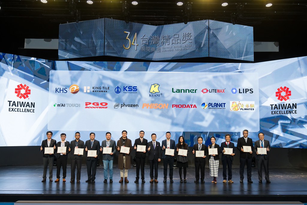 [雲端攝影]34屆台灣精品獎 頒獎典禮-最專業的團隊完成每場完美活動攝影，拍的不只好更要快! #即拍即印