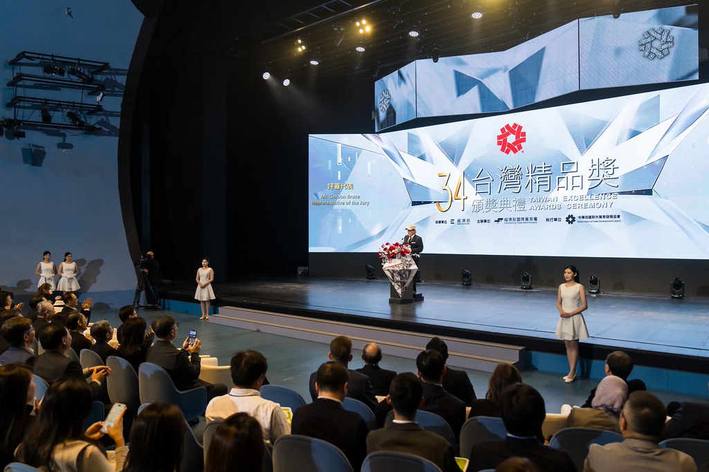 [雲端攝影]34屆台灣精品獎 頒獎典禮-最專業的團隊完成每場完美活動攝影，拍的不只好更要快! #活動拍立得