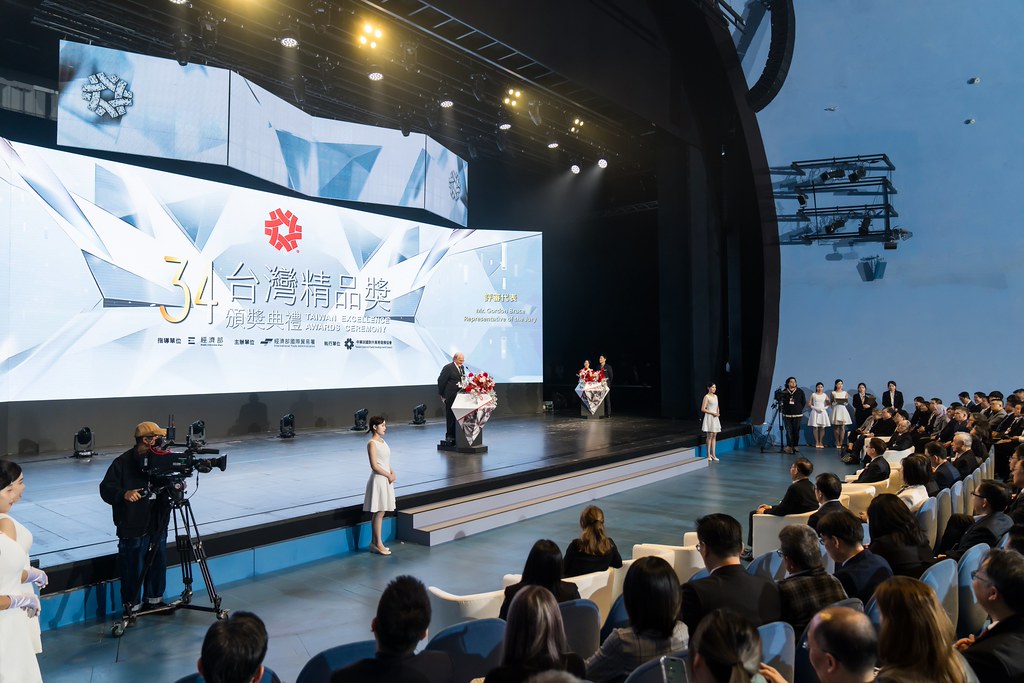 [雲端攝影]34屆台灣精品獎 頒獎典禮-最專業的團隊完成每場完美活動攝影，拍的不只好更要快! #尾牙攝影