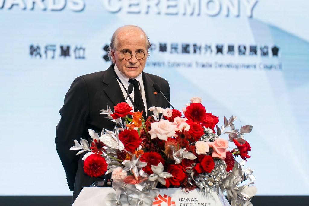 [雲端攝影]34屆台灣精品獎 頒獎典禮-最專業的團隊完成每場完美活動攝影，拍的不只好更要快! #即拍即印