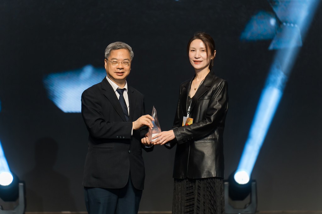 [雲端攝影]34屆台灣精品獎 頒獎典禮-最專業的團隊完成每場完美活動攝影，拍的不只好更要快! #即時攝影