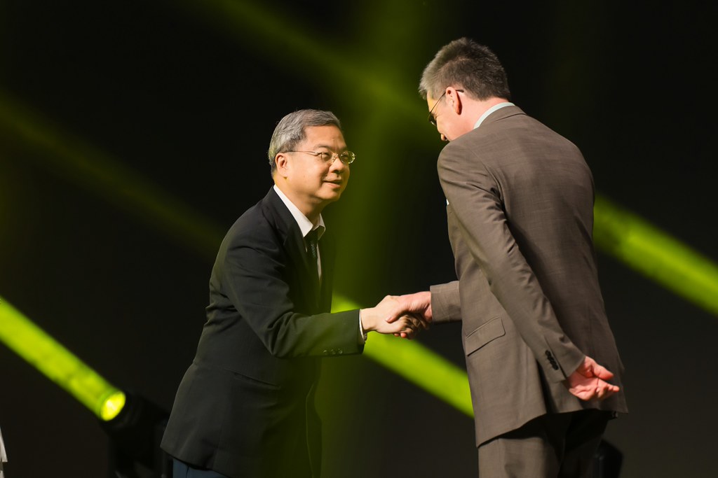 [雲端攝影]34屆台灣精品獎 頒獎典禮-最專業的團隊完成每場完美活動攝影，拍的不只好更要快! #尾牙攝影