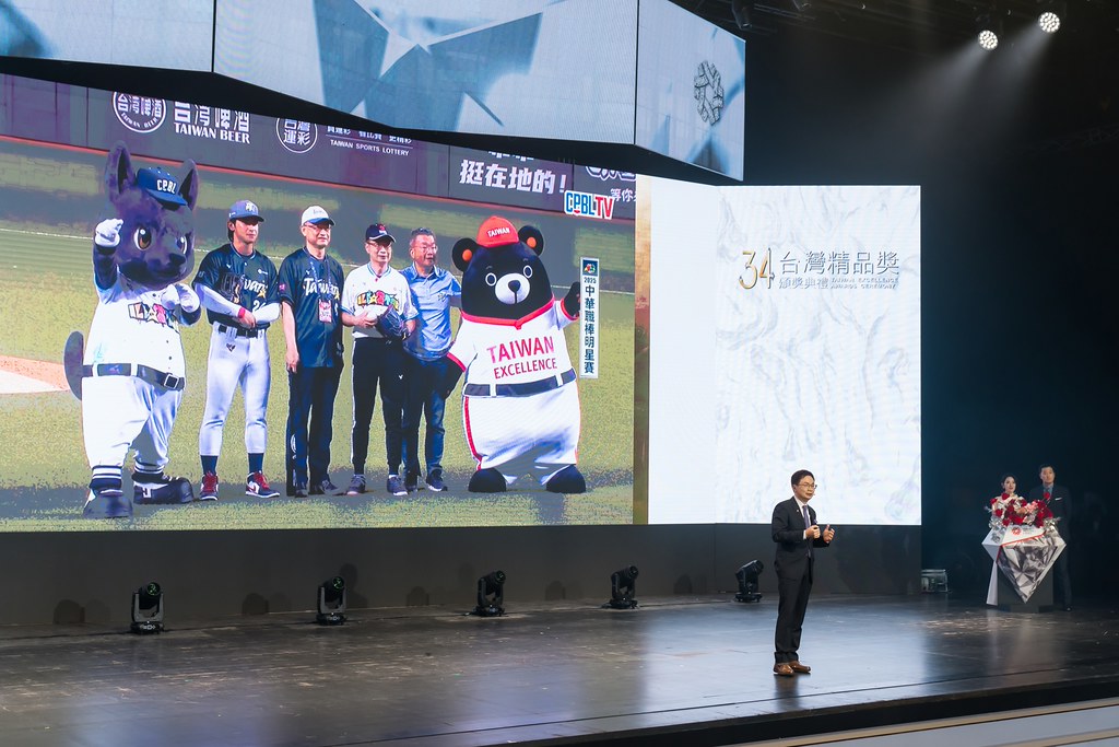 [雲端攝影]34屆台灣精品獎 頒獎典禮-最專業的團隊完成每場完美活動攝影，拍的不只好更要快! #即拍即印