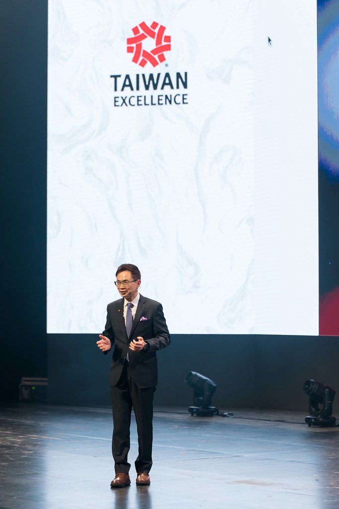 [雲端攝影]34屆台灣精品獎 頒獎典禮-最專業的團隊完成每場完美活動攝影，拍的不只好更要快! #即拍即印