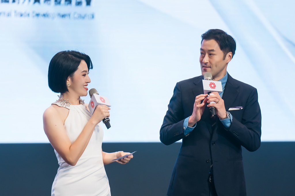 [雲端攝影]34屆台灣精品獎 頒獎典禮-最專業的團隊完成每場完美活動攝影，拍的不只好更要快! #即拍即印