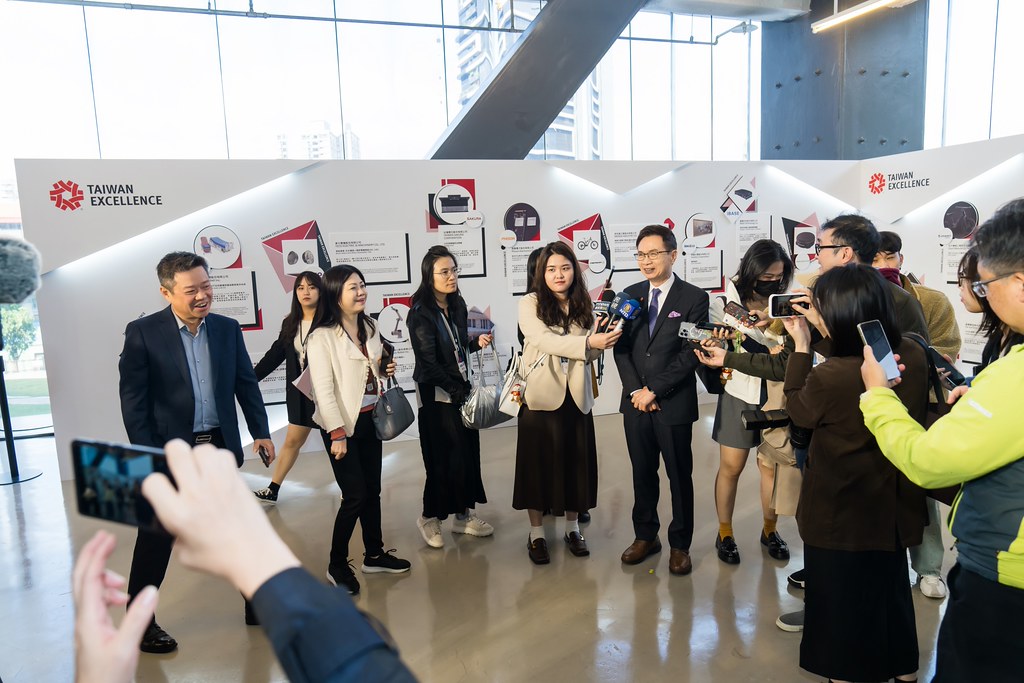 [雲端攝影]34屆台灣精品獎 頒獎典禮-最專業的團隊完成每場完美活動攝影，拍的不只好更要快! #活動拍立得