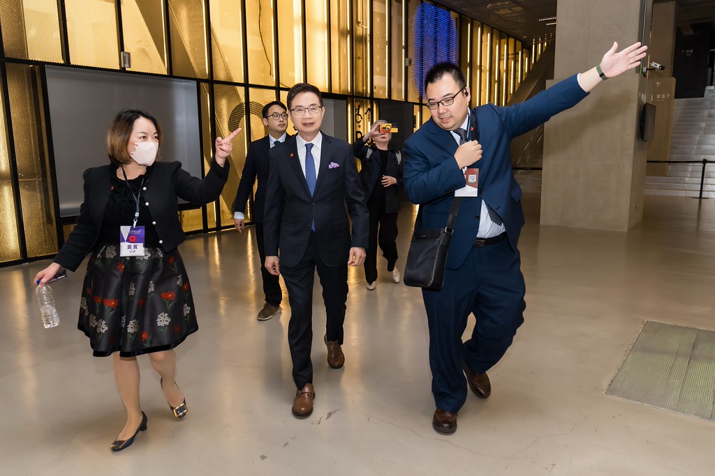 [雲端攝影]34屆台灣精品獎 頒獎典禮-最專業的團隊完成每場完美活動攝影，拍的不只好更要快! #即拍即印