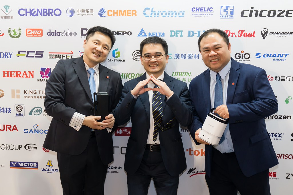 [雲端攝影]34屆台灣精品獎 頒獎典禮-最專業的團隊完成每場完美活動攝影，拍的不只好更要快! #尾牙攝影