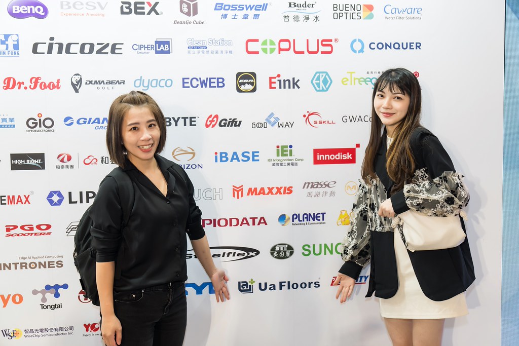 [雲端攝影]34屆台灣精品獎 頒獎典禮-最專業的團隊完成每場完美活動攝影，拍的不只好更要快! #即拍即印