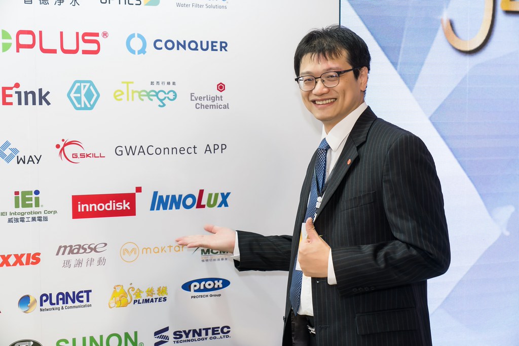 [雲端攝影]34屆台灣精品獎 頒獎典禮-最專業的團隊完成每場完美活動攝影，拍的不只好更要快! #即拍即印