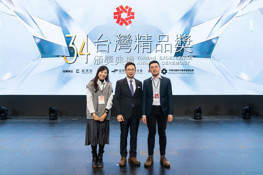 [雲端攝影]34屆台灣精品獎 頒獎典禮-最專業的團隊完成每場完美活動攝影，拍的不只好更要快! #即拍即印