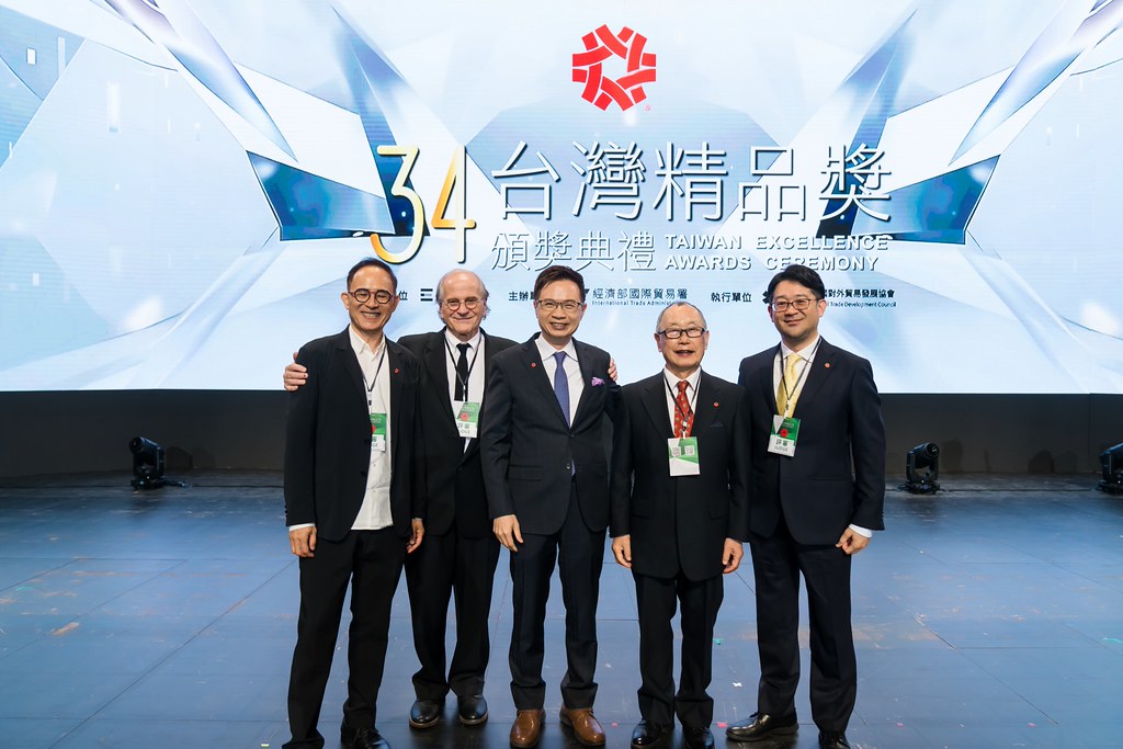 [雲端攝影]34屆台灣精品獎 頒獎典禮-最專業的團隊完成每場完美活動攝影，拍的不只好更要快! #活動攝影