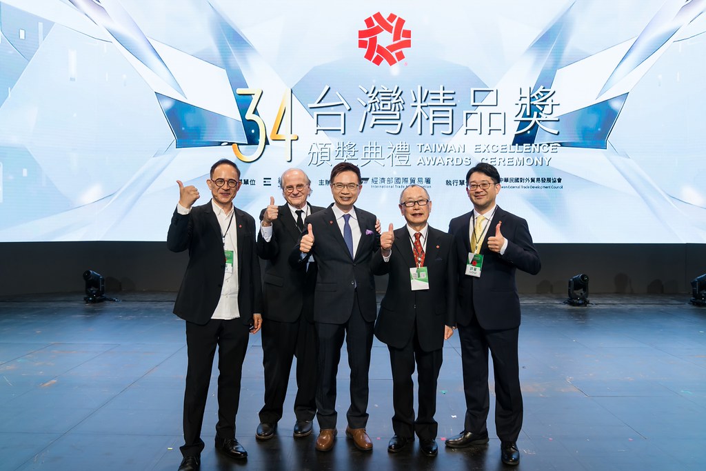 [雲端攝影]34屆台灣精品獎 頒獎典禮-最專業的團隊完成每場完美活動攝影，拍的不只好更要快! #即拍即印