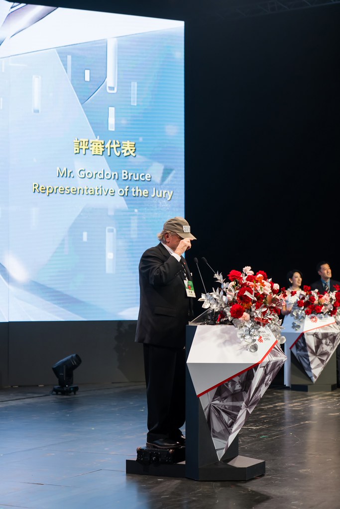 [雲端攝影]34屆台灣精品獎 頒獎典禮-最專業的團隊完成每場完美活動攝影，拍的不只好更要快! #即拍即印