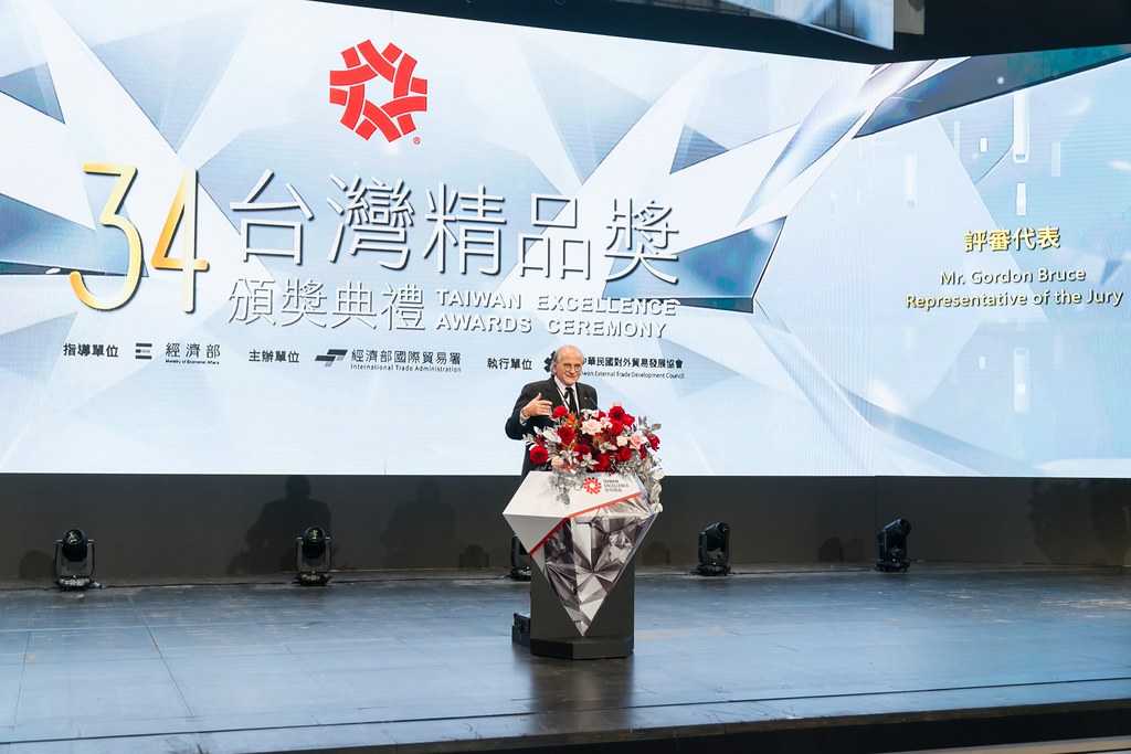 [雲端攝影]34屆台灣精品獎 頒獎典禮-最專業的團隊完成每場完美活動攝影，拍的不只好更要快! #即時攝影