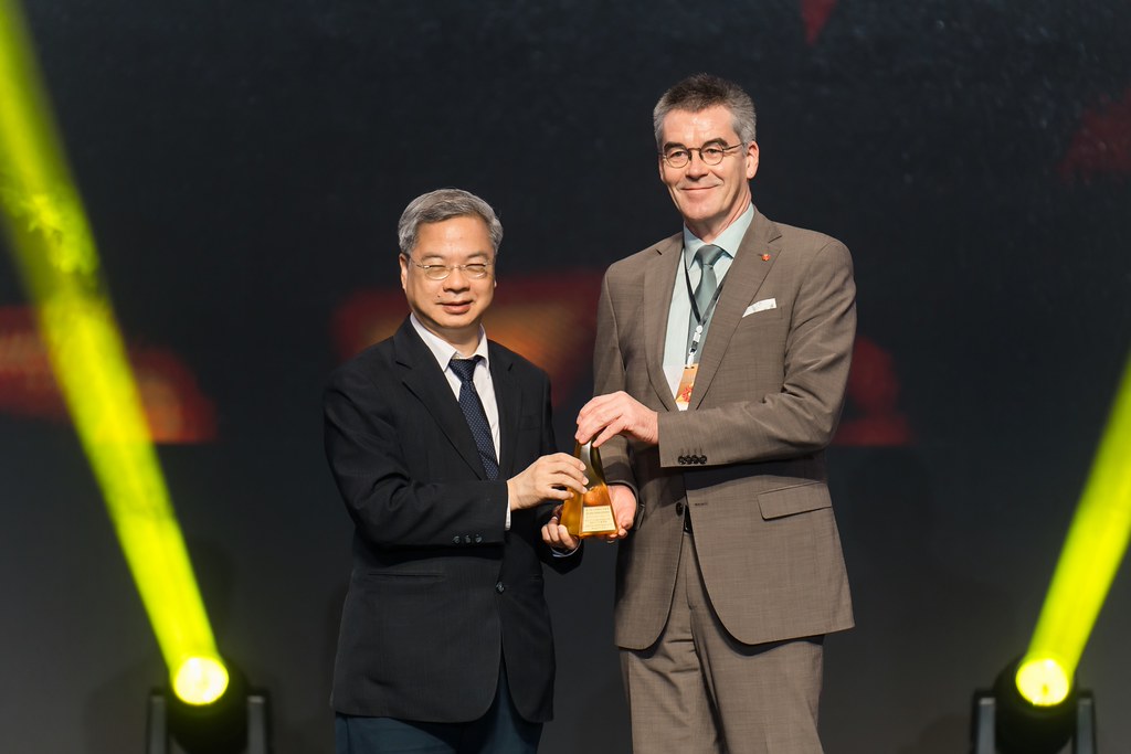 [雲端攝影]34屆台灣精品獎 頒獎典禮-最專業的團隊完成每場完美活動攝影，拍的不只好更要快! #即時攝影