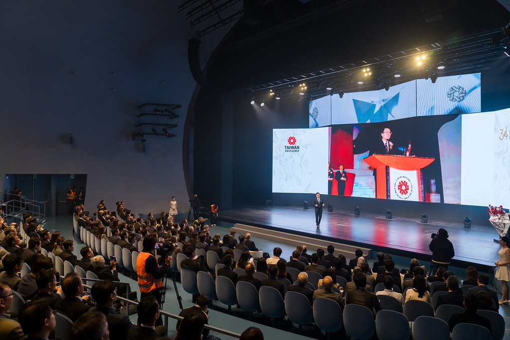 [雲端攝影]34屆台灣精品獎 頒獎典禮-最專業的團隊完成每場完美活動攝影，拍的不只好更要快! #即拍即印