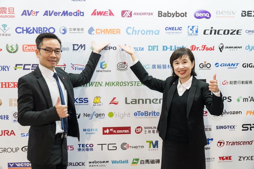 [雲端攝影]34屆台灣精品獎 頒獎典禮-最專業的團隊完成每場完美活動攝影，拍的不只好更要快! #即拍即印