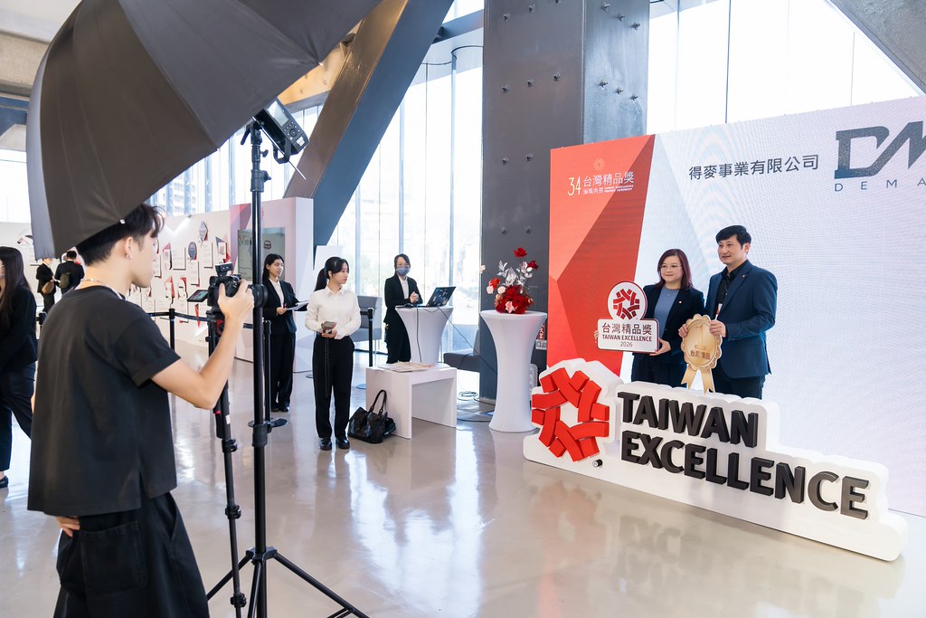 [雲端攝影]34屆台灣精品獎 頒獎典禮-最專業的團隊完成每場完美活動攝影，拍的不只好更要快! #尾牙攝影